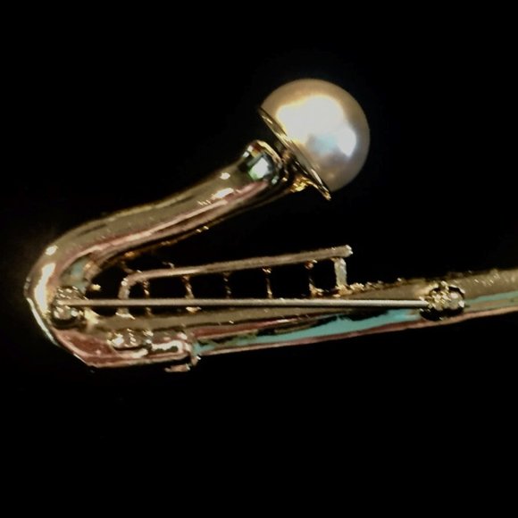 Vintage Fifth Avenue Saxaphone Pin with Swarovski Crystals - Picture 5 of 5